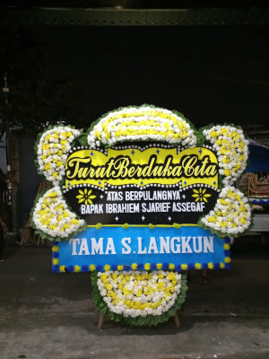 Papan Bunga Duka di Montong Gamang